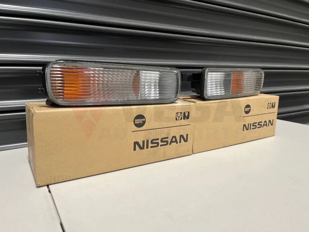 Front Indicator Set (Rhs & Lhs) To Suit Nissan Skyline R33 Gts-T Series 1 26130-15U26 / 26135-15U26