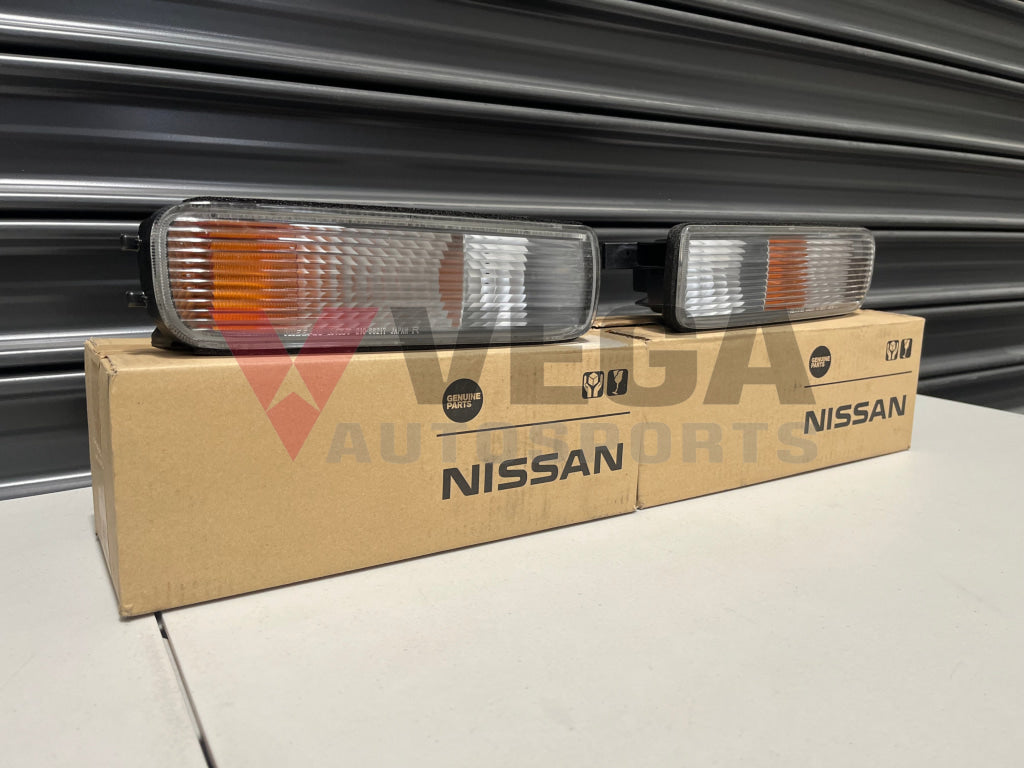 Front Indicator Set (Rhs & Lhs) To Suit Nissan Skyline R33 Gts-T Series 1 26130-15U26 / 26135-15U26