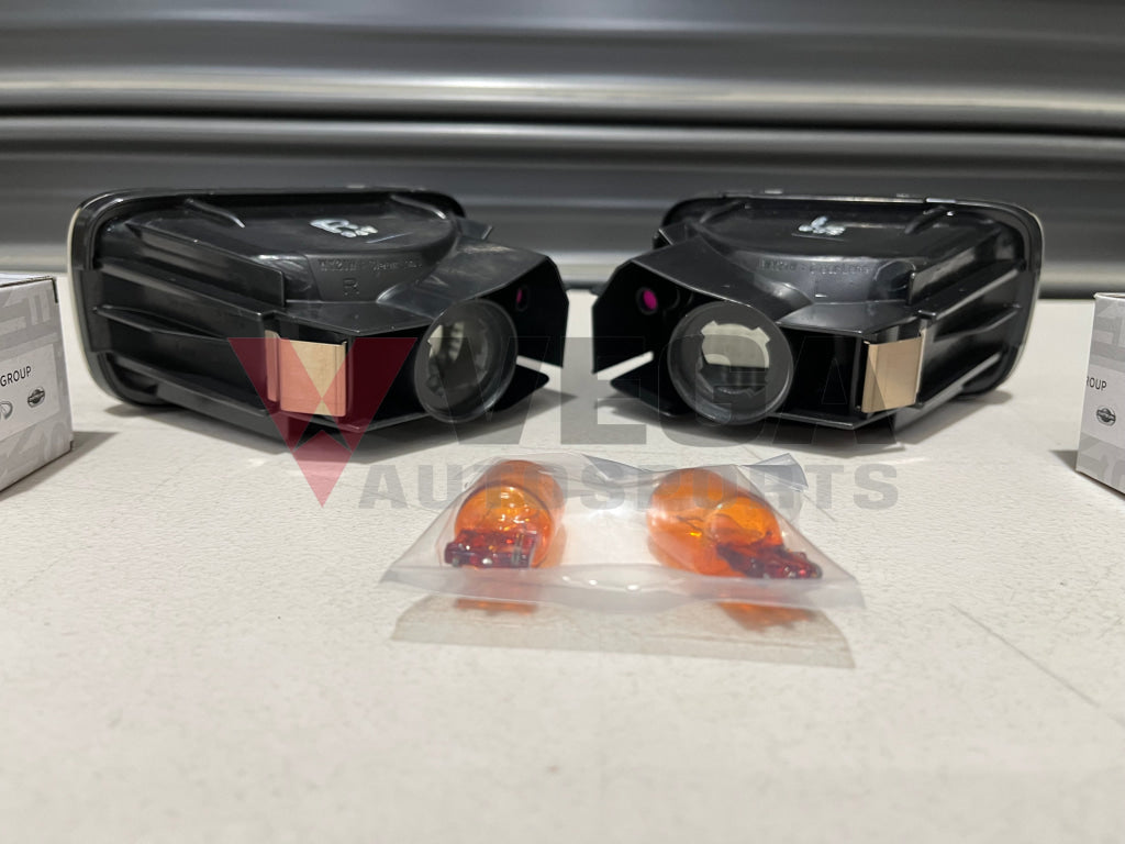 Front Indicator Set (Tinted) - Nismo To Suit Nissan Skyline R34 Gtr / 20Gt 25Gt 25Gt-4 25Gt-T Gt-V