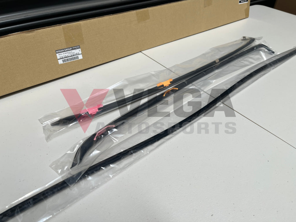 Front Windscreen Moulding Set (3-Piece) To Suit Nissan Skyline R32 Models 72750-04U60 Exterior