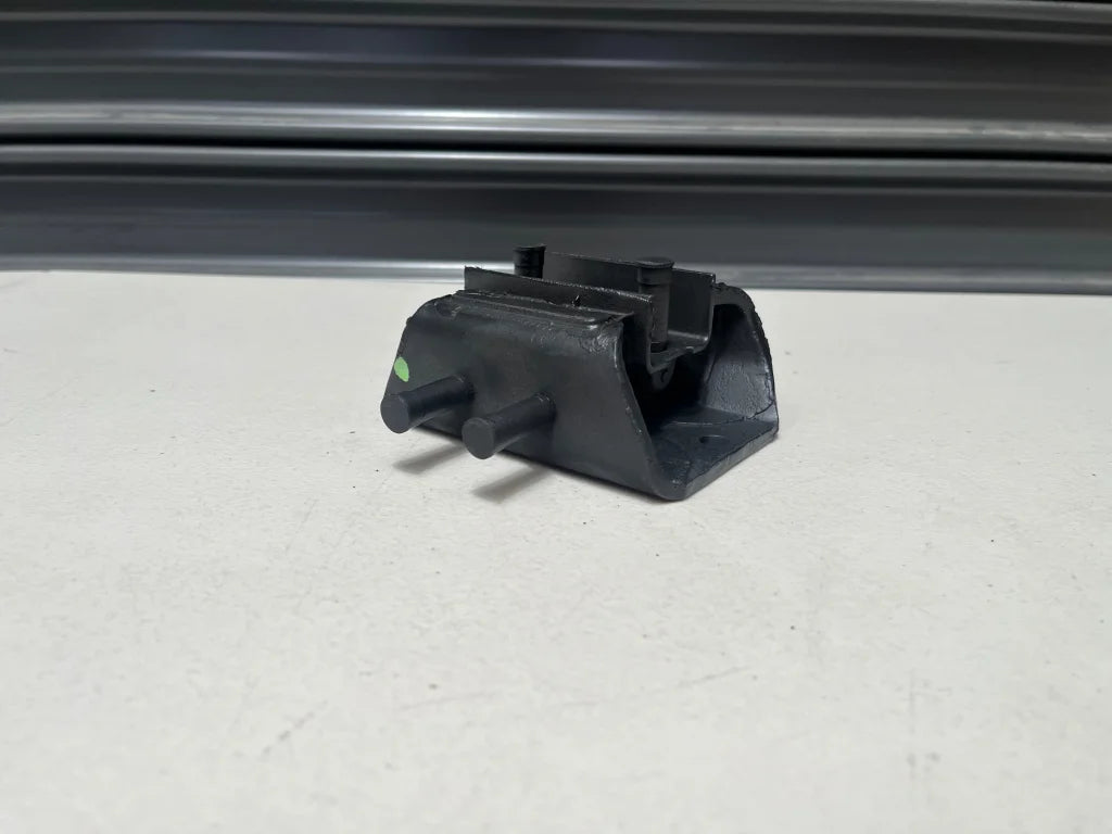 Gearbox Mount To Suit Nissan Skyline R34 Gt - T / Gt - 5Spd M/T 11320 - Aa000 And Transmission