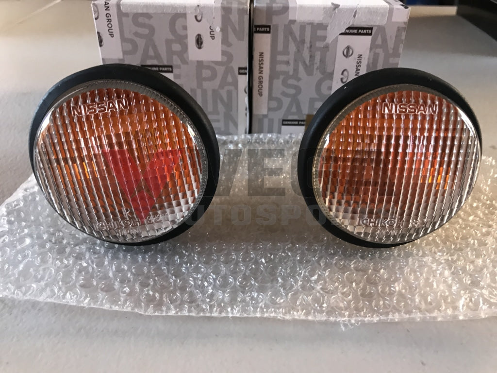 Genuine Nissan Clear Front Indicator Set to suit Nissan Skyline R33 GTR - Vega Autosports