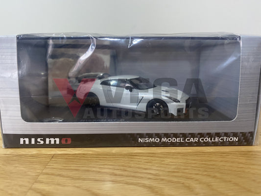 Genuine Nissan Skyline R35 Gtr - Nismo White 1:43 Model Merchandise