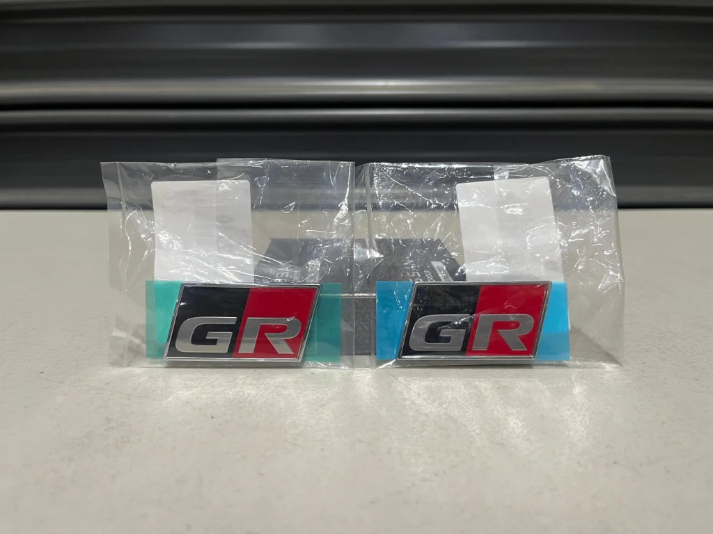 Gr Front Fender Emblem Set (Rhs & Lhs) To Suit Toyota Corolla Gzea14 75361-12140 / 75362-12240