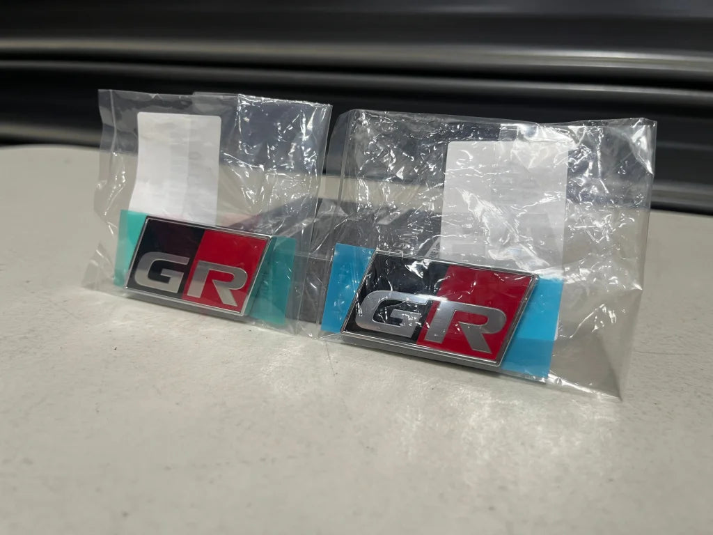 Gr Front Fender Emblem Set (Rhs & Lhs) To Suit Toyota Corolla Gzea14 75361-12140 / 75362-12240