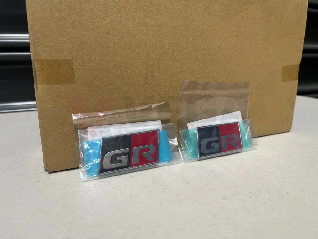 Gr Front Fender Emblem Set (Rhs & Lhs) To Suit Toyota Yaris Gxpa16 75362-52090 / 75361-52110