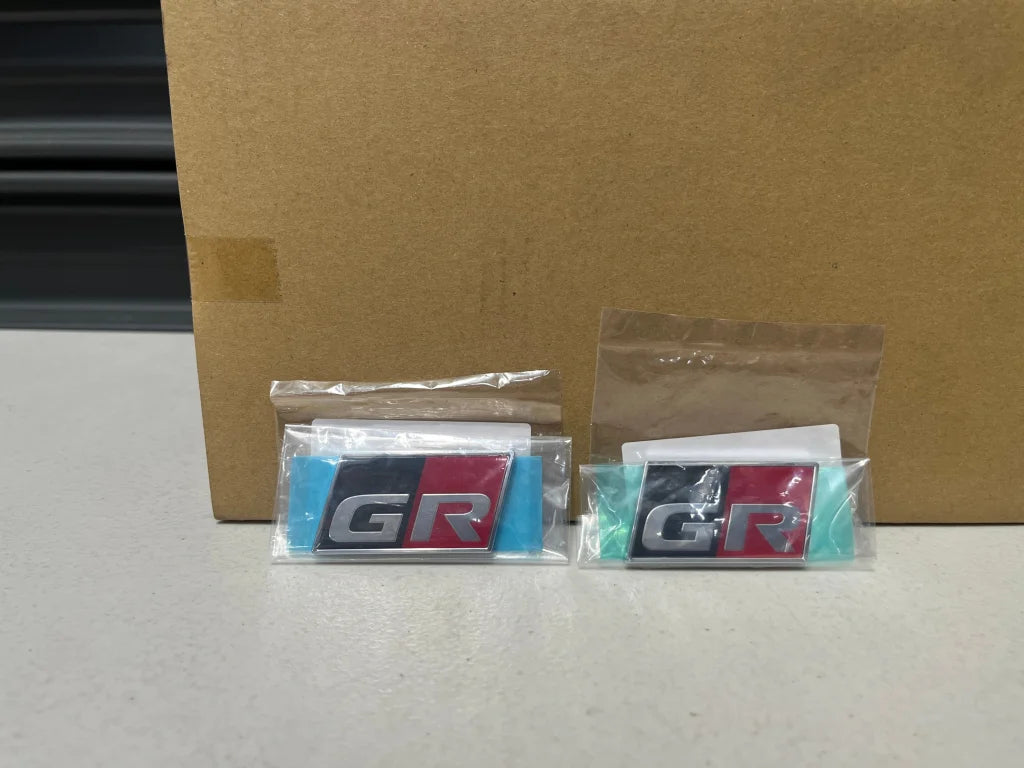 Gr Front Fender Emblem Set (Rhs & Lhs) To Suit Toyota Yaris Gxpa16 75362-52090 / 75361-52110