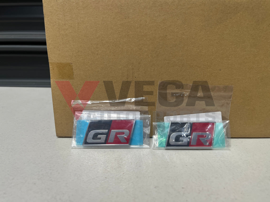 Gr Front Fender Emblem Set (Rhs & Lhs) To Suit Toyota Yaris Gxpa16 75362-52090 / 75361-52110