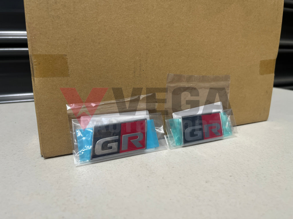 Gr Front Fender Emblem Set (Rhs & Lhs) To Suit Toyota Yaris Gxpa16 75362-52090 / 75361-52110