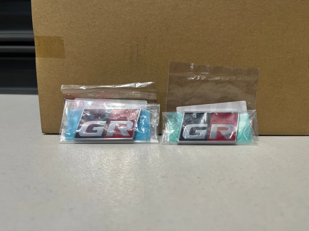 Gr Front Fender Emblem Set (Rhs & Lhs) To Suit Toyota Yaris Gxpa16 75362-52090 / 75361-52110