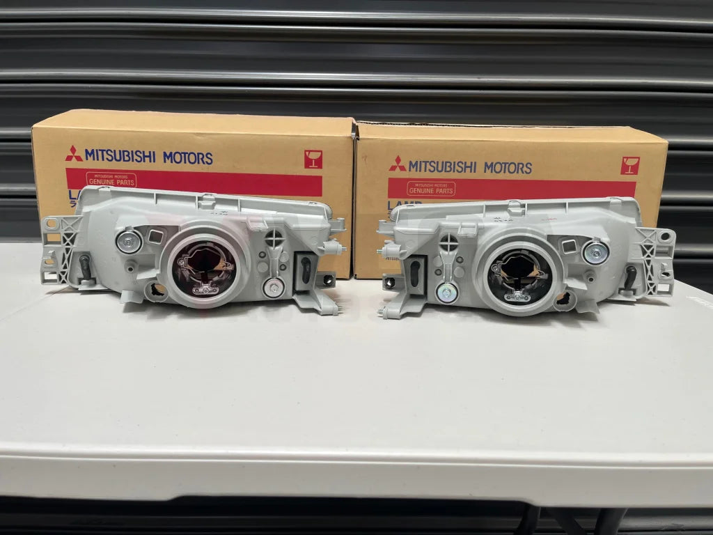 Headlight Housing Rhs & Lhs To Suit Mitsubishi Lancer Evolution 5 / 6 6.5 Cp9A Electrical