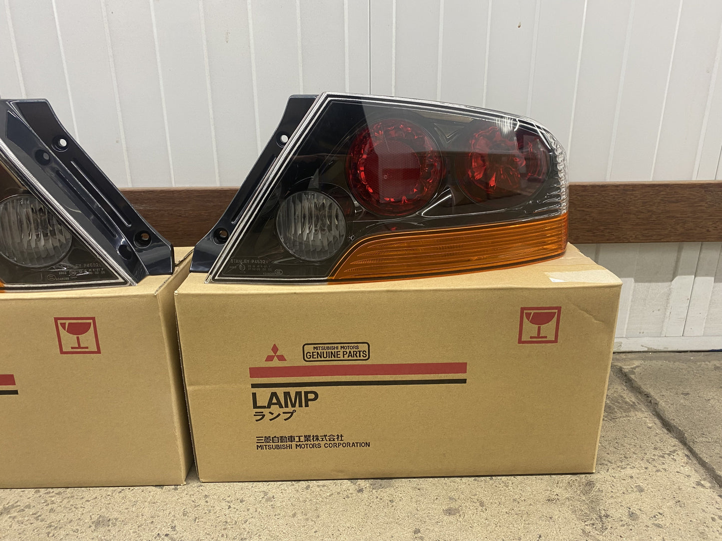 Tail Light Assemblies Rhs & Lhs To Suit Mitsubishi Lancer Evolution 9 Ct9A