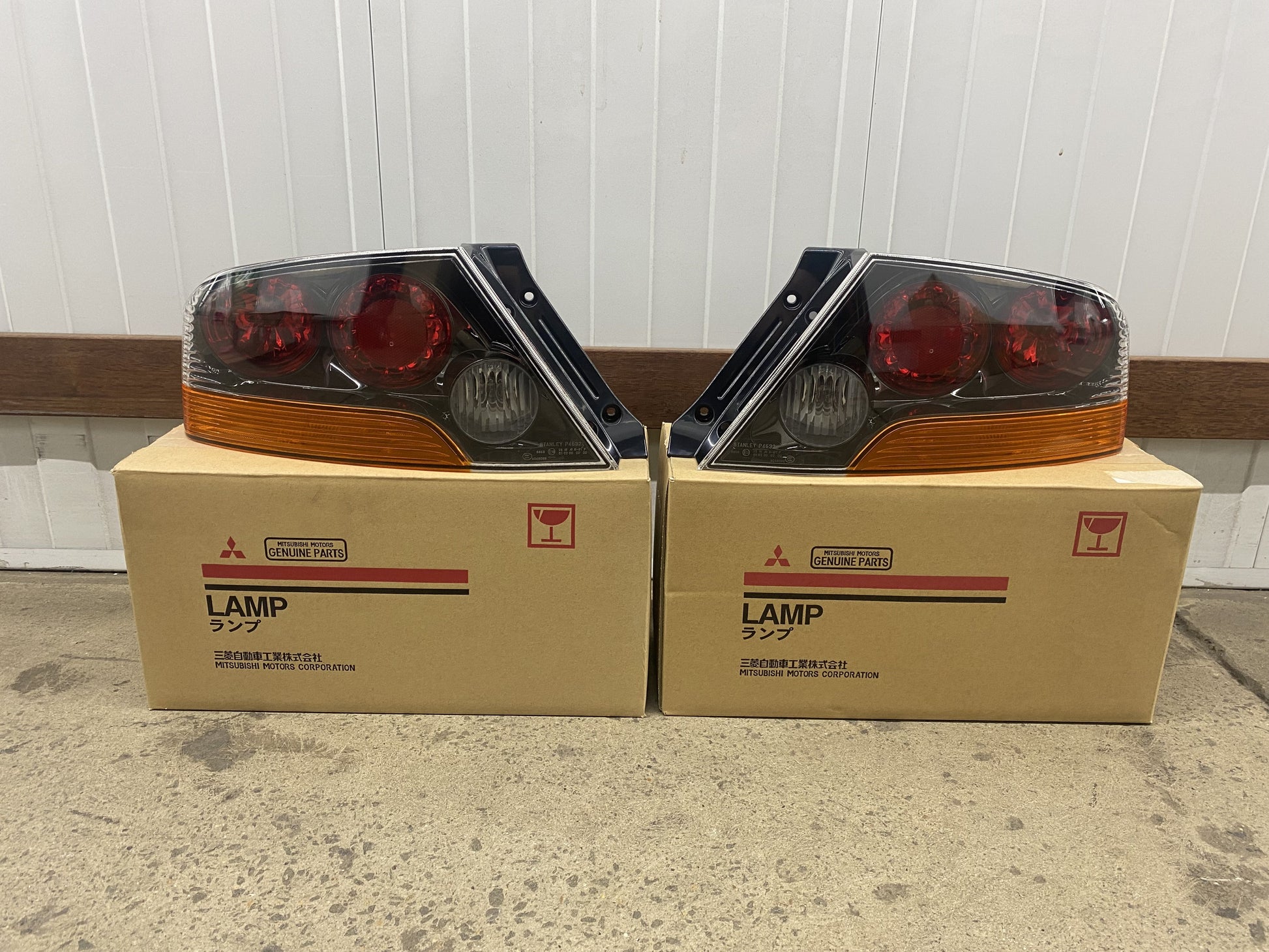 Tail Light Assemblies Rhs & Lhs To Suit Mitsubishi Lancer Evolution 9 Ct9A