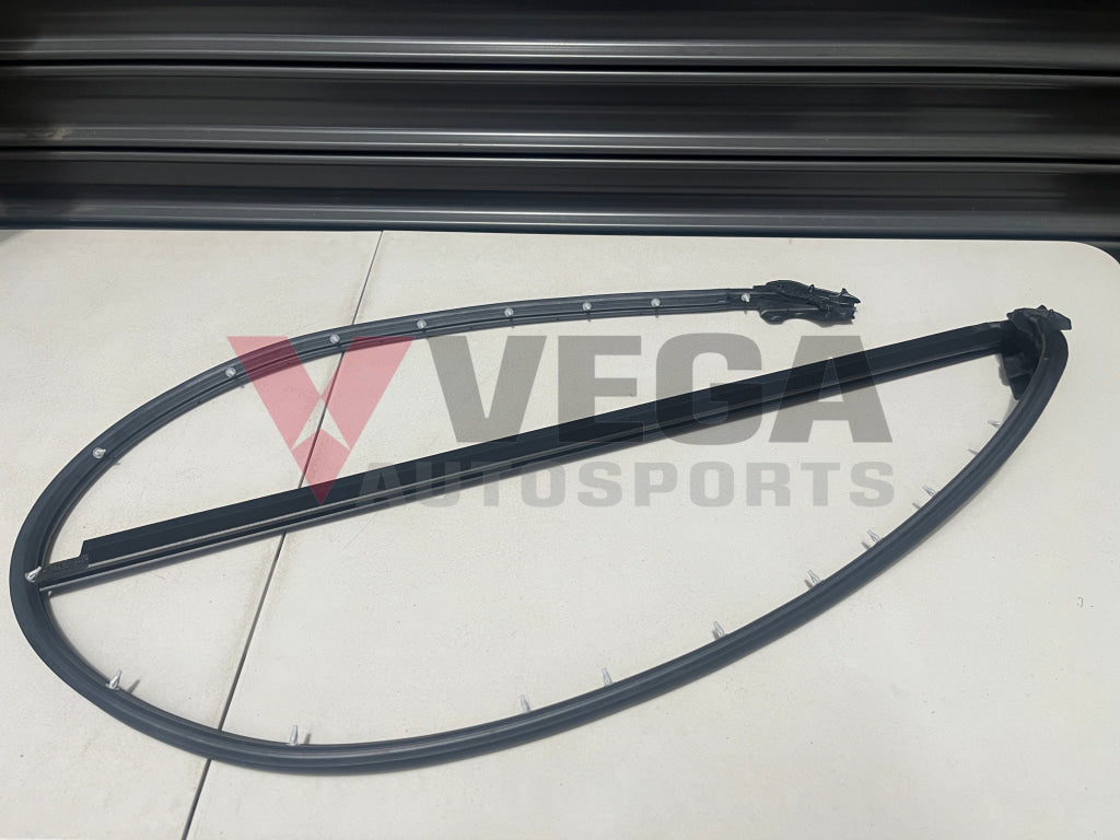 Lower Door Weatherstrip Rhs To Suit Nissan R35 Gtr 80830-62B0A Body Mouldings / Seals