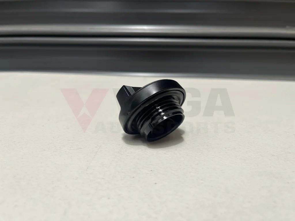 Oil Filler Cap To Suit Toyota Landcrusier Vdj76 78 79 200 4.5L 1Vdftv V8 12180-38010 Engine