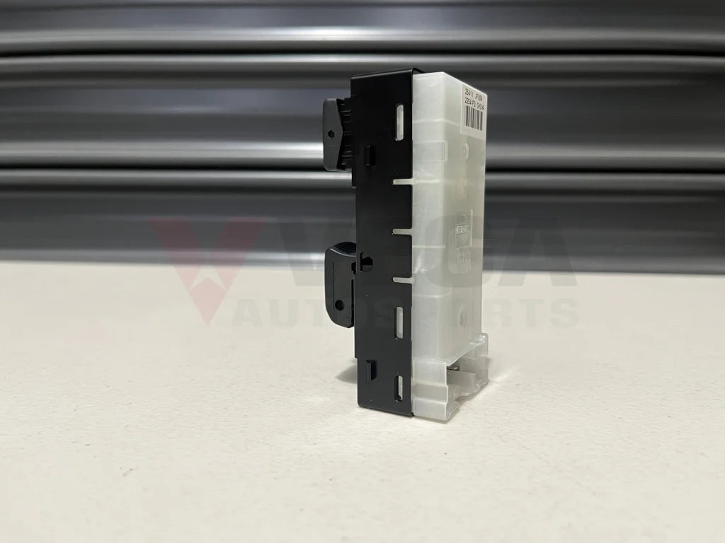 Power Window Main Switch Assembly Lhs To Suit Nissan R35 Gtr 25411-Jf00A Electrical
