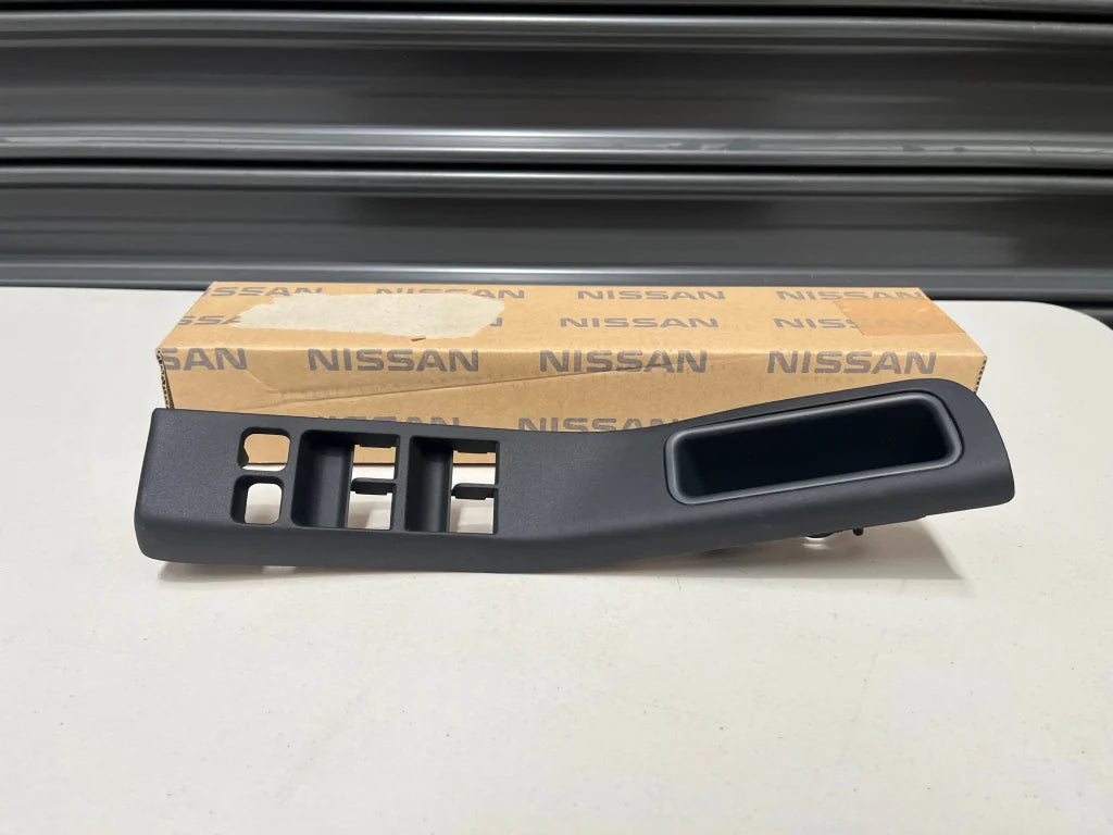 Power Window Switch Finisher (Front Rhs Driver) To Suit Nissan R33 Skyline 4 Door Models 80960-26U00