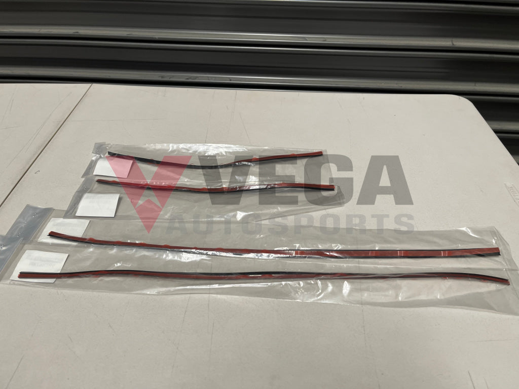 Rear Overfender Seal Set (4-piece) Black - RHS & LHS to suit Mitsubish ...