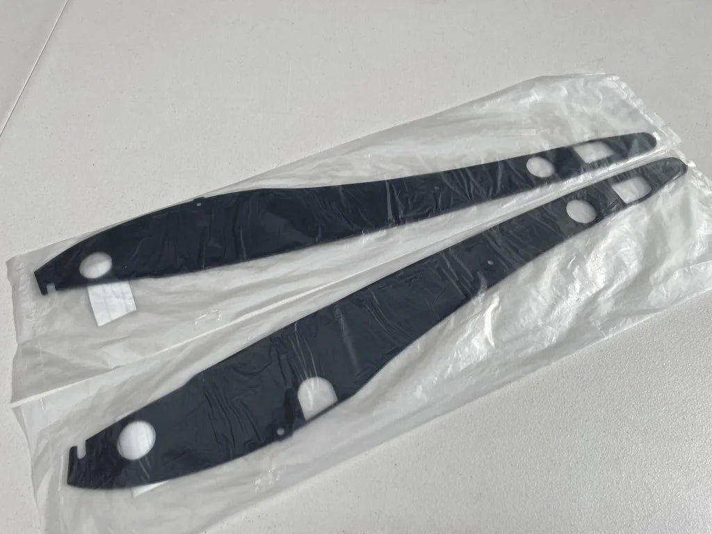 Rear Spoiler Rubber Set (2-Piece) To Suit Nissan Skyline R33 Gtr Exterior