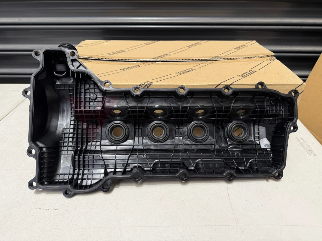 Right Rocker Cover to suit Landcruiser 70 76 78 79 Series VDJ 1VD 01-2007 to 08-2016 11201-51031 - Engine