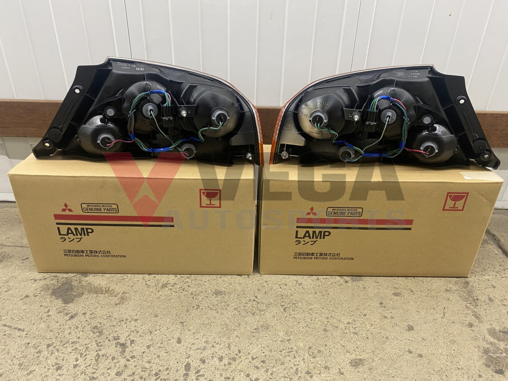 Tail Light Assemblies Rhs & Lhs To Suit Mitsubishi Lancer Evolution 9 Ct9A