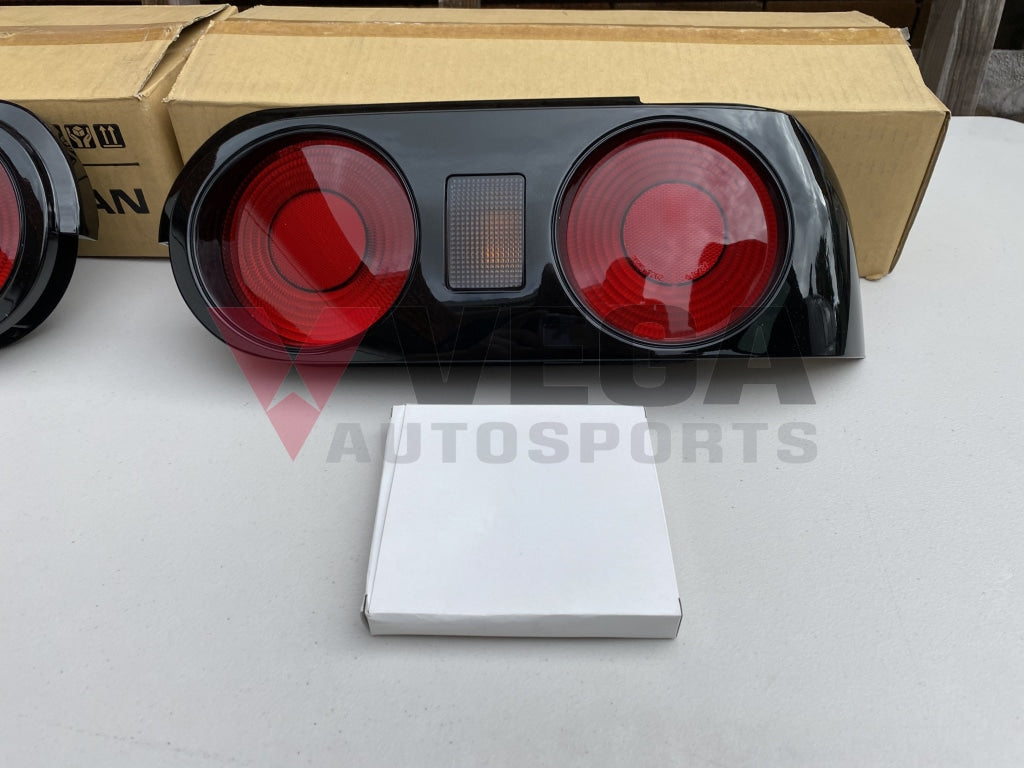 Tail light Assembly Set & Cover (RHS & LHS) to suit Nissan Skyline R32 GTR / GTSt / GTS Vega