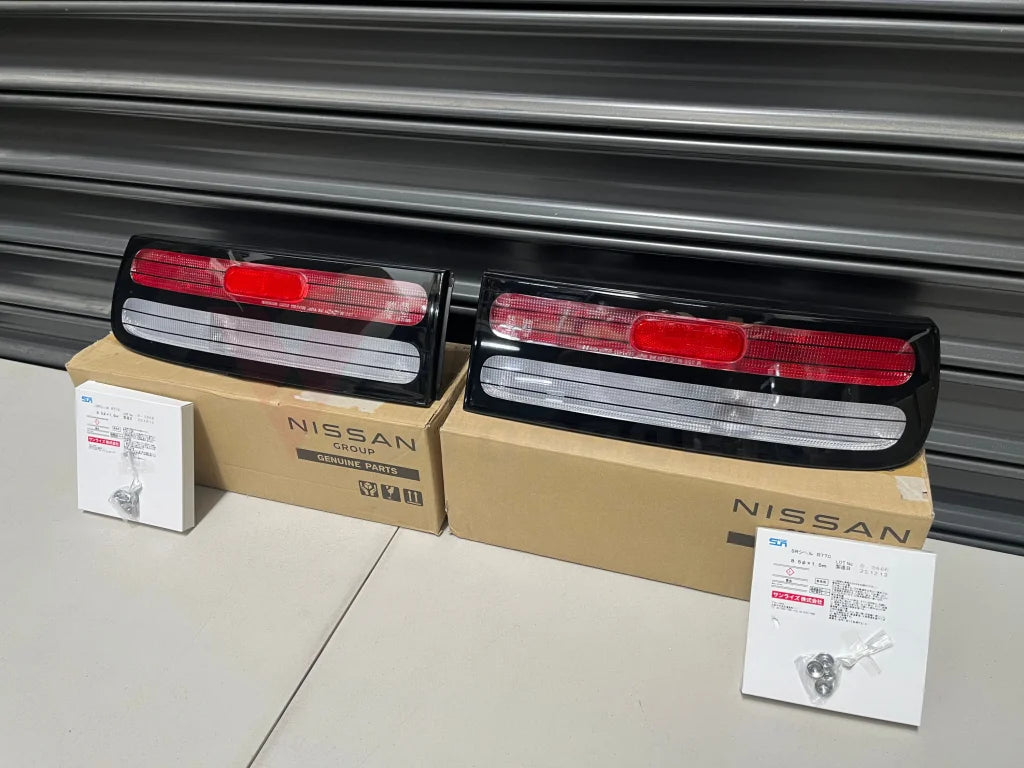 Tail Light Set Rhs & Lhs To Suit Nissan Fairlady 300Z Z32 Jdm 1999 26550-Vp125 / 26555-Vp125