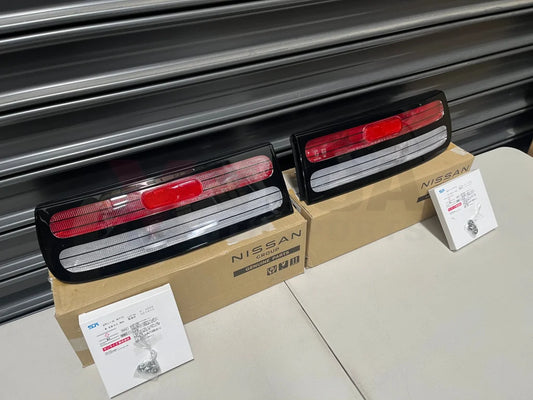 Tail Light Set Rhs & Lhs To Suit Nissan Fairlady 300Z Z32 Jdm 1999 26550-Vp125 / 26555-Vp125