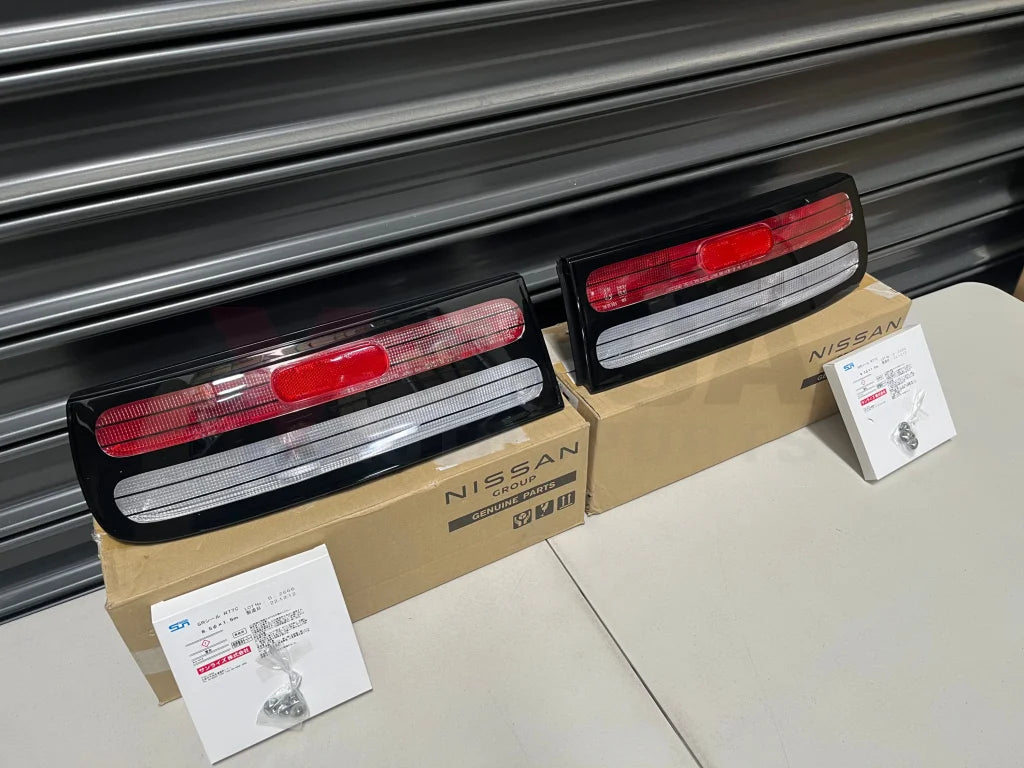 Tail Light Set Rhs & Lhs To Suit Nissan Fairlady 300Z Z32 Jdm 1999 26550-Vp125 / 26555-Vp125