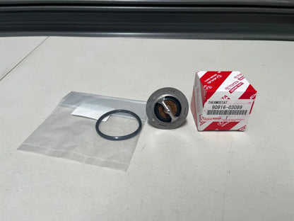 Thermostat And Gasket To Suit Toyota Landcruiser 70 80 100 200 Series 1Pz 1Hz 1Hd 1Vd 76C