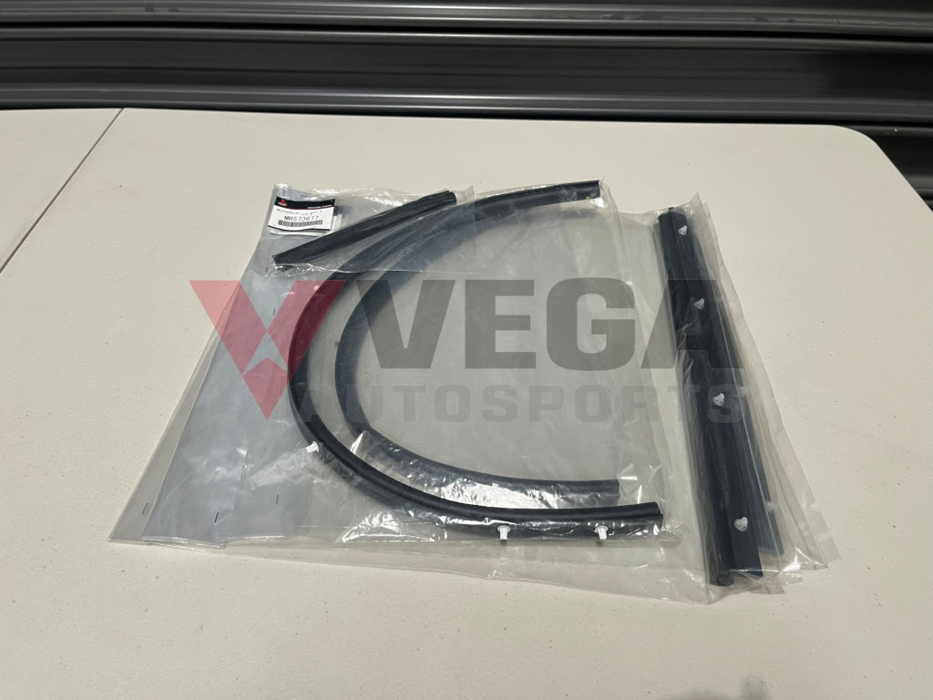Under Bonnet Rubber Seal Set (5-Piece) To Suit Mitsubishi Lancer Evolution 7 Ct9A Exterior