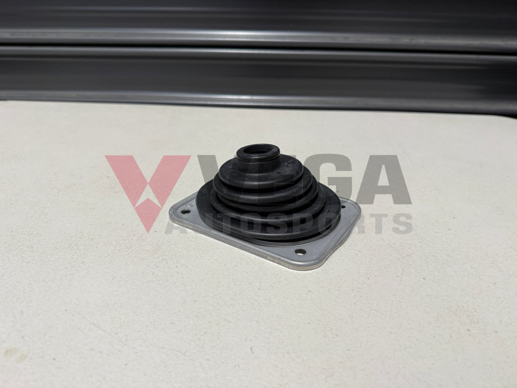 Upper Rubber Shift Boot to to suit Toyota Chaser JZX90 / JZX100 58280 22100 Gearbox and Transmission