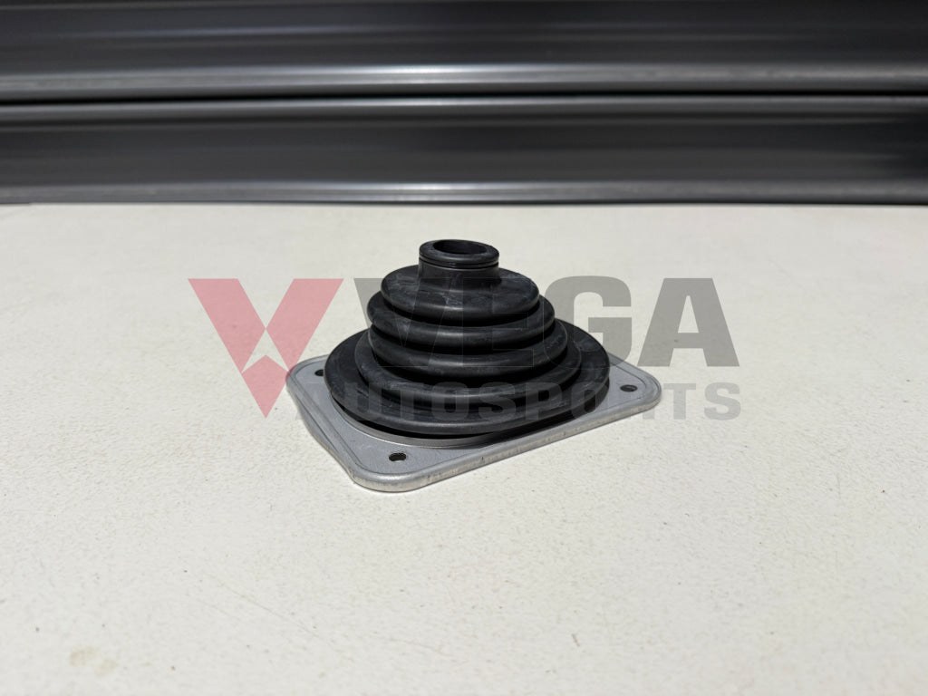 Upper Rubber Shift Boot to to suit Toyota Chaser JZX90 / JZX100 58280 22100 Gearbox and Transmission