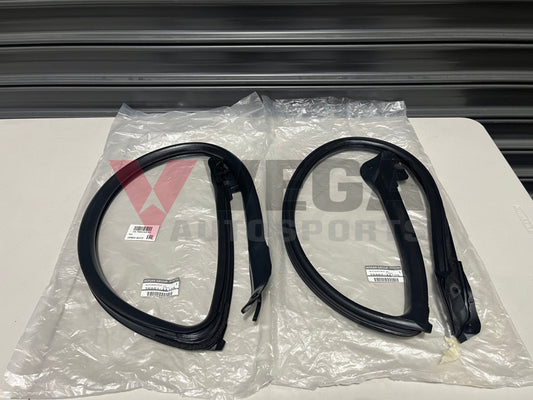 Upper Weatherstrip Rhs / Lhs Set To Suit Nissan Skyline R34 Gtr Gt-T Gt - Coupe 76861-Aa105