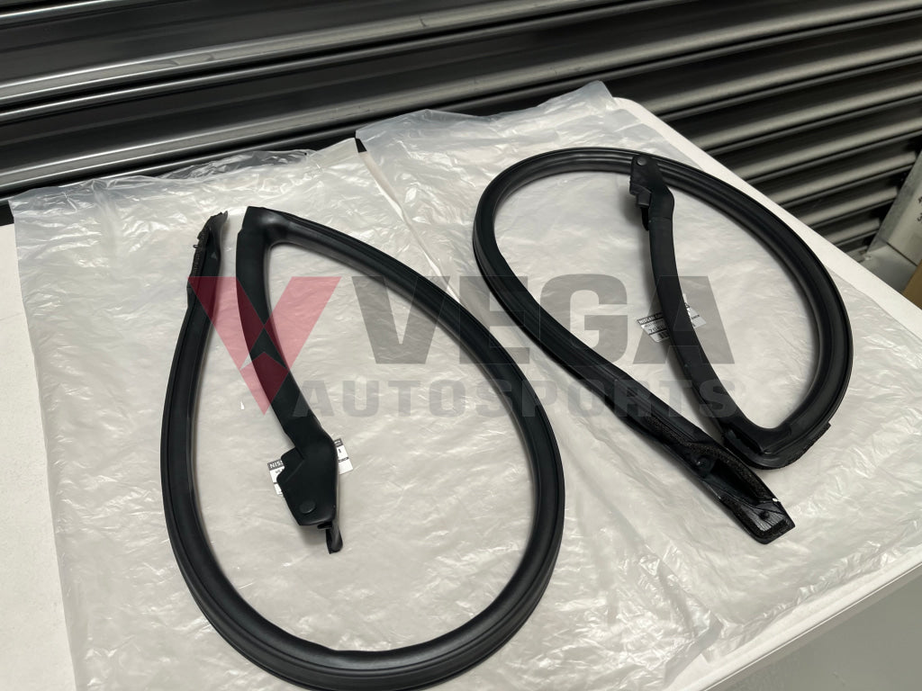 Upper Weatherstrip Set Rhs & Lhs To Suit Nissan Silvia S13 / 180Sx Models Exterior